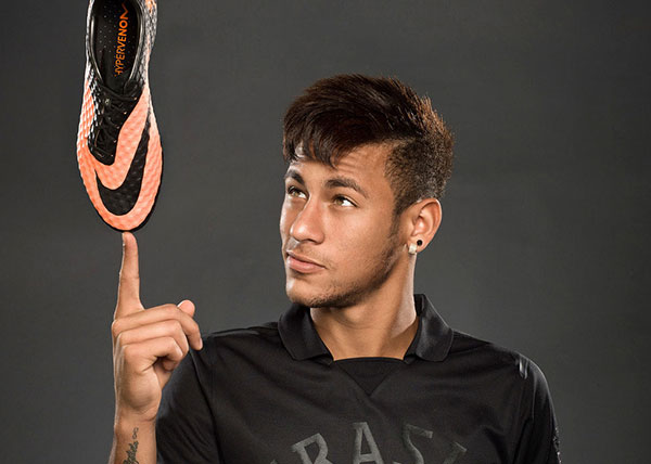 巴西天才足球员 Neymar 代言 NIKE 全新 HyperVenom 足球鞋