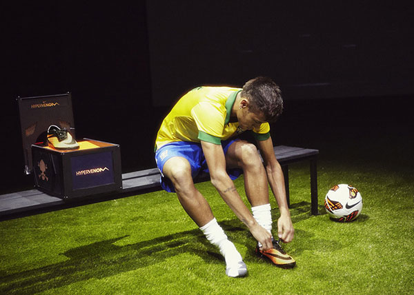 巴西天才足球员 Neymar 代言 NIKE 全新 HyperVenom 足球鞋