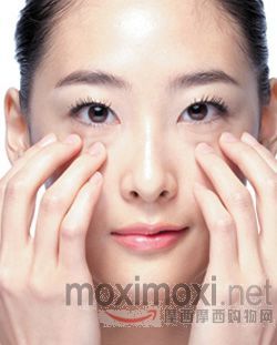 怎样去眼袋 按摩试试看